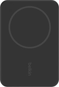 Belkin Batterie externe sans fil magnétique 5000mAh, Chargeur portable compatible MagSafe et charge Pass-Through, sortie 7,5W, entrée 10W et béquille, Compatible avec les iPhone 15, 14, 13, 12, Noir